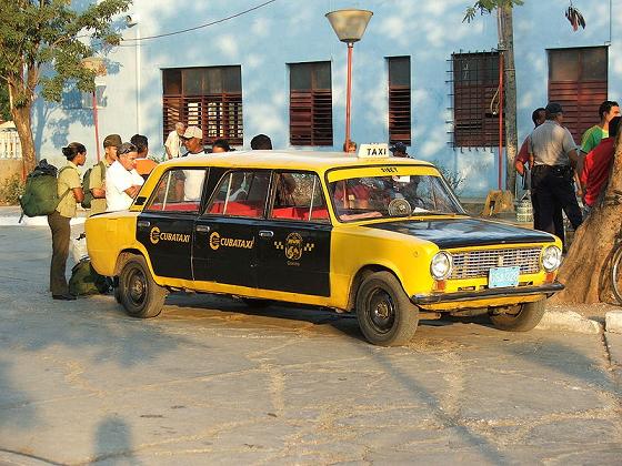 800px-Lada_cuban_taxi_4201.jpg