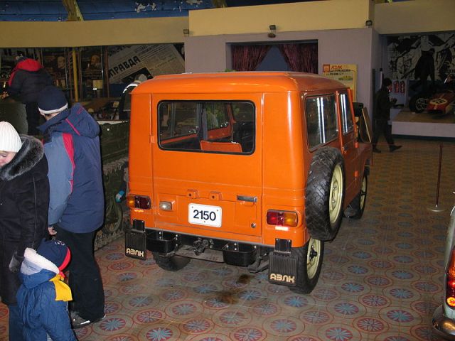 800px-Moskvich_2150_rear.jpg